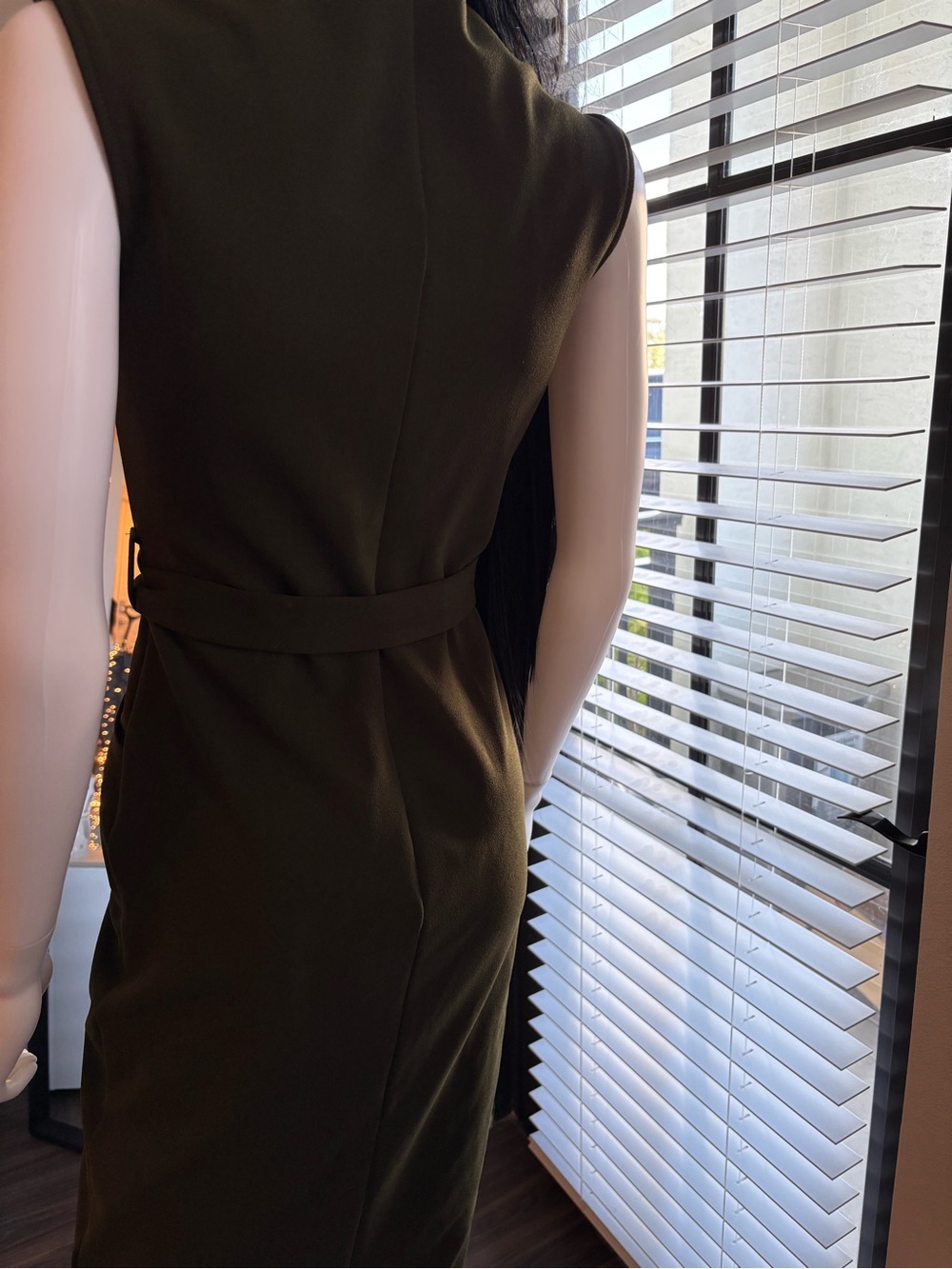 Stunning olive green sleeveless dress with a modern, edgy touch - Picture 7 of 8